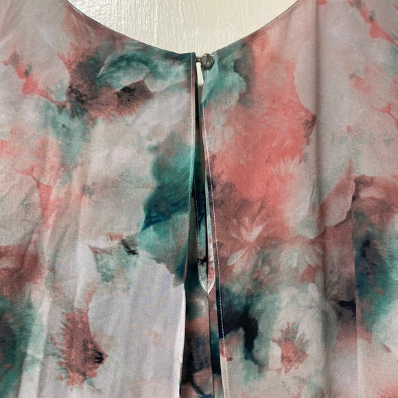 Jennifer Lopez Flowy Blouse - Picture 4 of 8